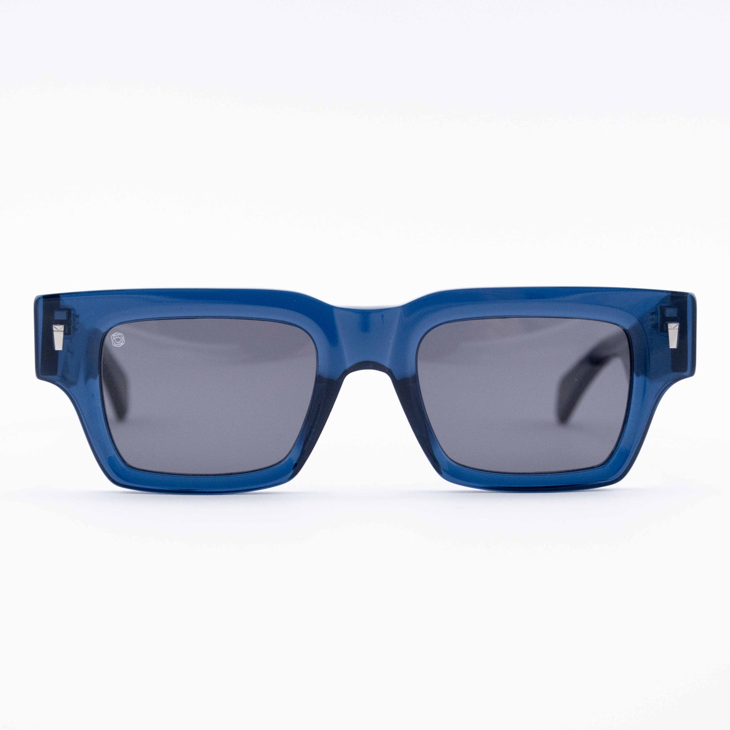 Boxy: streetstyle squared sunglasses