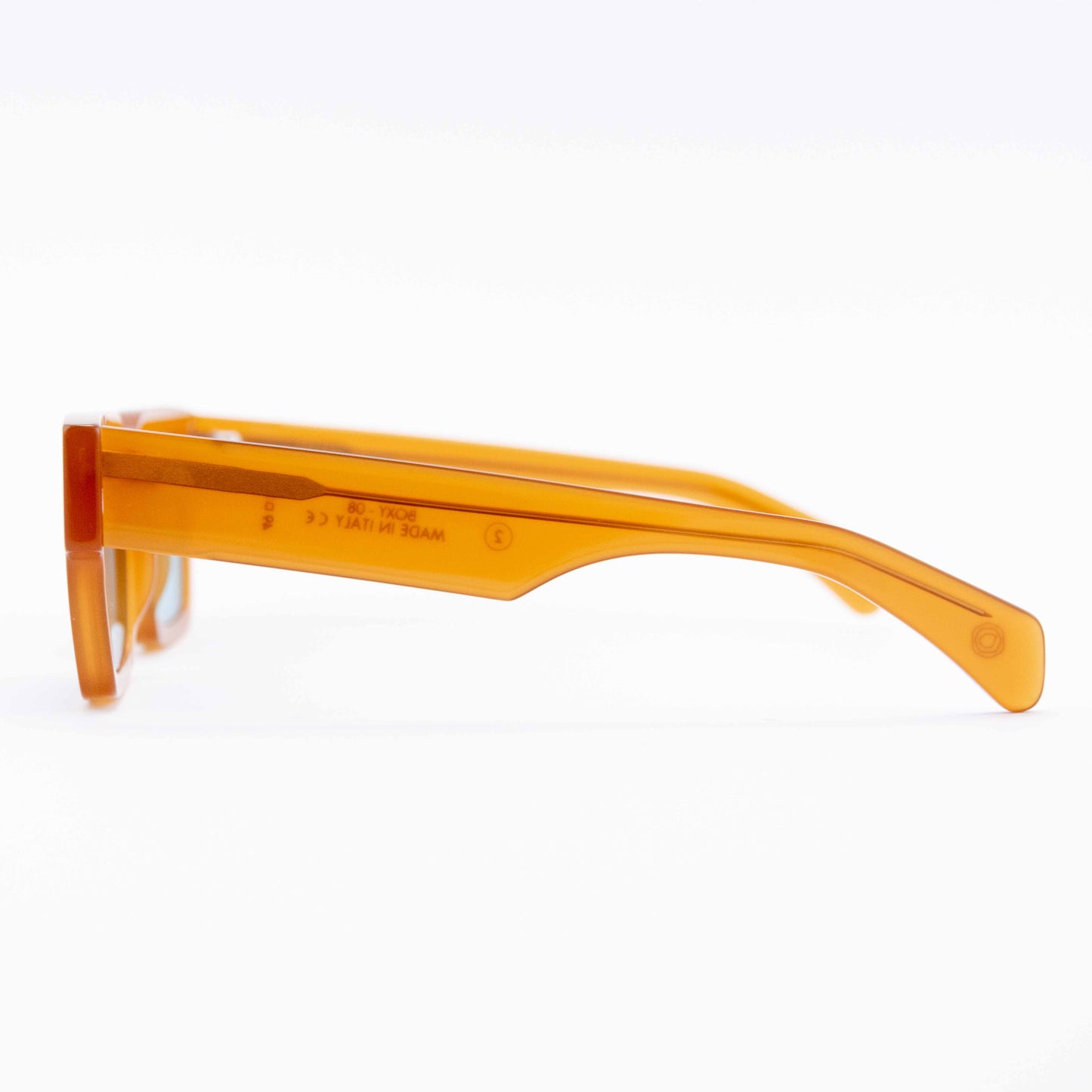 Boxy: streetstyle squared sunglasses