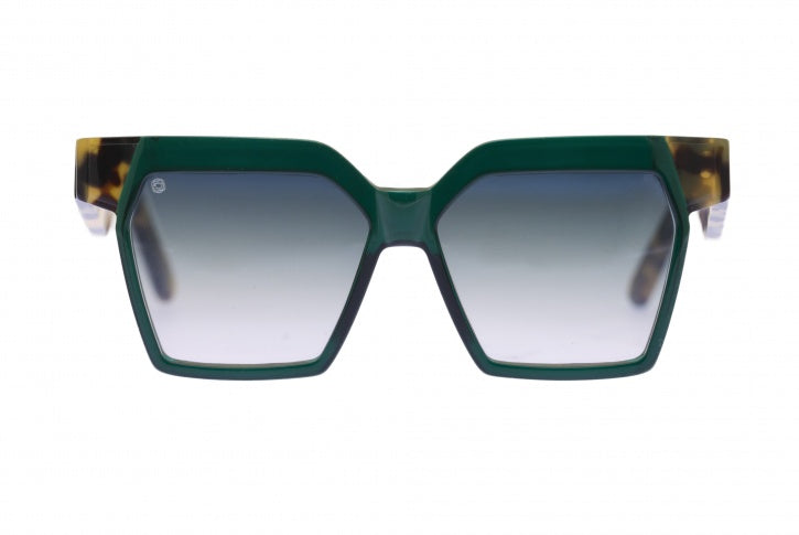 Clio: oversize squared sunglasses